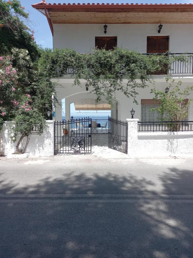 Ekie Apartment With Sea View Kalamata Exterior photo