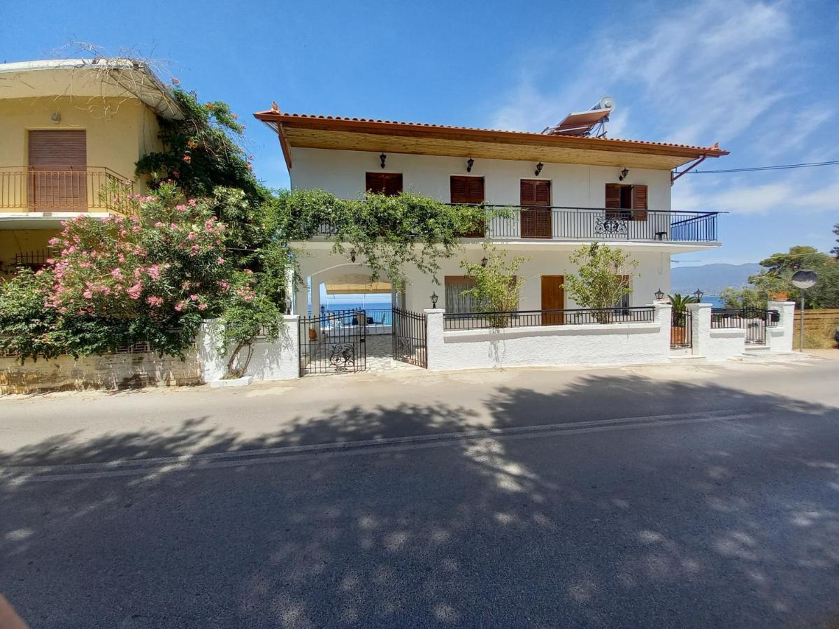Ekie Apartment With Sea View Kalamata Exterior photo