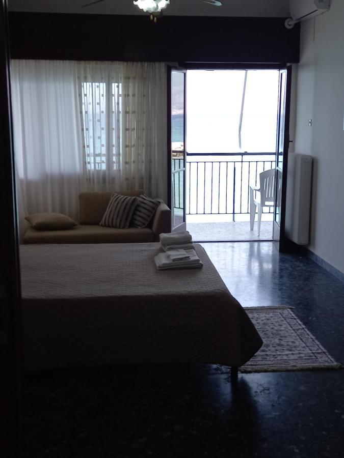 Ekie Apartment With Sea View Kalamata Exterior photo